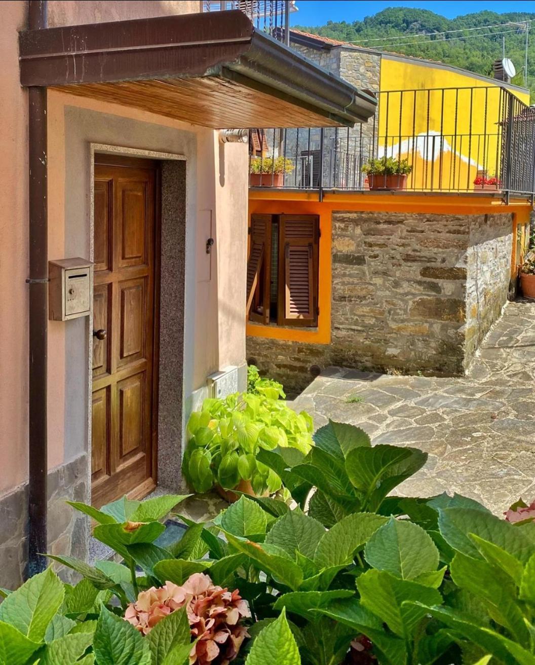 La Casetta Rosa Rocchetta di Vara Exteriör bild